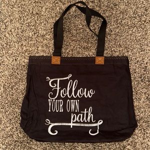 NEW! Retired Wander Tote. Smoke Free Home